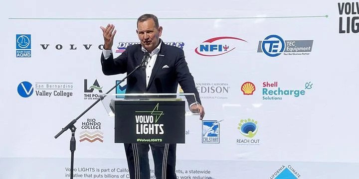 VTNA President Peter Voorhoeve hails the success of the Volvo LIGHTS BEV partnership during a ceremony in Ontario, California on Aug. 23.