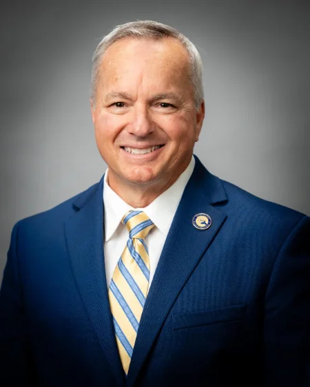 Official portrait of Councilmember Mark Radecki